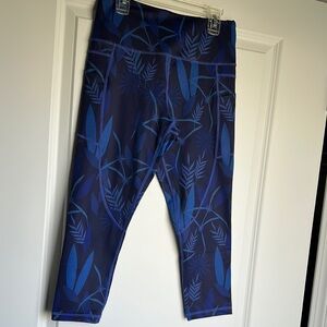 Zyia size 6-8 capris